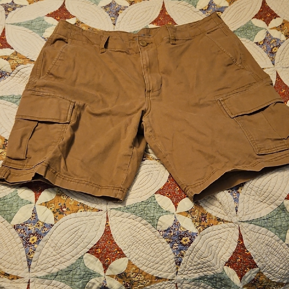 Old Navy Men's Tan Cargo Shorts